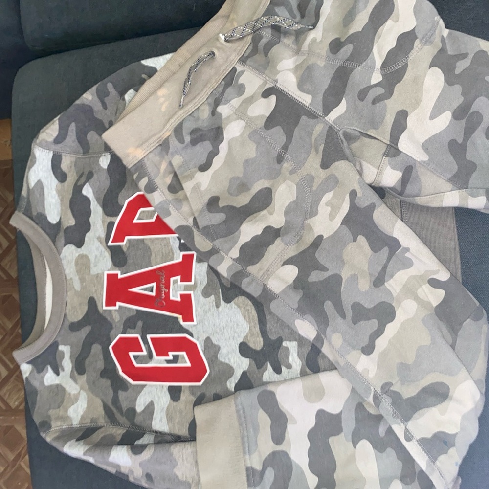 Gap camouflage sweat suit